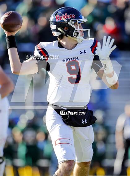 Thumbnail 2 in Ryan vs. Longview (UIL 5A Division 1 Regional Semifinal) photogallery.