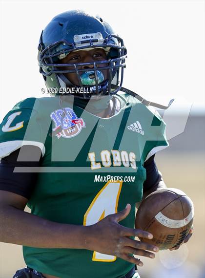 Thumbnail 1 in Ryan vs. Longview (UIL 5A Division 1 Regional Semifinal) photogallery.