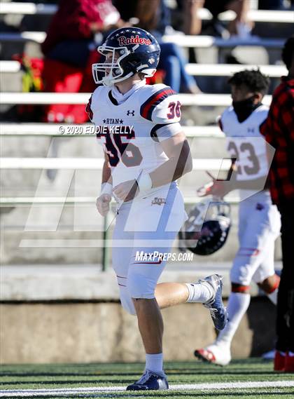 Thumbnail 2 in Ryan vs. Longview (UIL 5A Division 1 Regional Semifinal) photogallery.