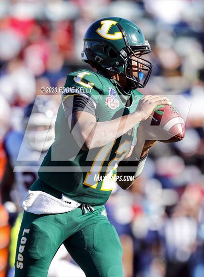 Thumbnail 2 in Ryan vs. Longview (UIL 5A Division 1 Regional Semifinal) photogallery.