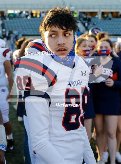 Thumbnail 1 in Ryan vs. Longview (UIL 5A Division 1 Regional Semifinal) photogallery.