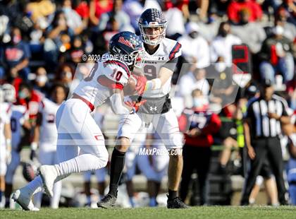 Thumbnail 1 in Ryan vs. Longview (UIL 5A Division 1 Regional Semifinal) photogallery.