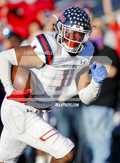 Thumbnail 2 in Ryan vs. Longview (UIL 5A Division 1 Regional Semifinal) photogallery.
