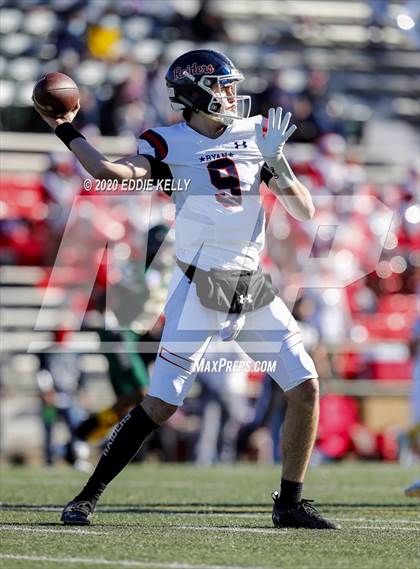 Thumbnail 3 in Ryan vs. Longview (UIL 5A Division 1 Regional Semifinal) photogallery.