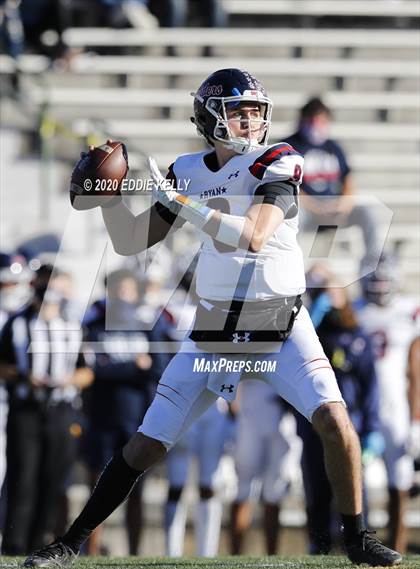 Thumbnail 3 in Ryan vs. Longview (UIL 5A Division 1 Regional Semifinal) photogallery.
