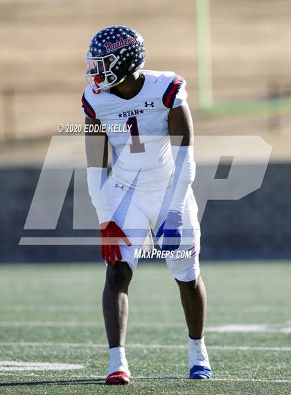 Thumbnail 1 in Ryan vs. Longview (UIL 5A Division 1 Regional Semifinal) photogallery.