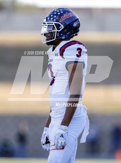 Thumbnail 1 in Ryan vs. Longview (UIL 5A Division 1 Regional Semifinal) photogallery.