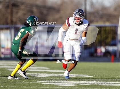 Thumbnail 1 in Ryan vs. Longview (UIL 5A Division 1 Regional Semifinal) photogallery.