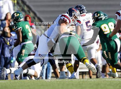 Thumbnail 3 in Ryan vs. Longview (UIL 5A Division 1 Regional Semifinal) photogallery.
