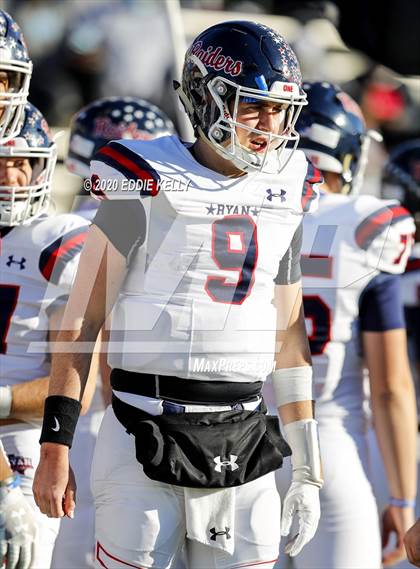 Thumbnail 2 in Ryan vs. Longview (UIL 5A Division 1 Regional Semifinal) photogallery.