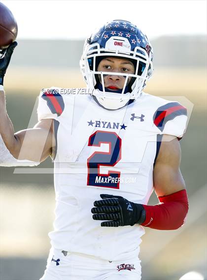 Thumbnail 2 in Ryan vs. Longview (UIL 5A Division 1 Regional Semifinal) photogallery.