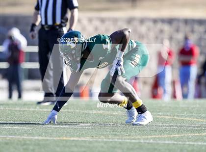 Thumbnail 2 in Ryan vs. Longview (UIL 5A Division 1 Regional Semifinal) photogallery.