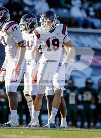 Thumbnail 3 in Ryan vs. Longview (UIL 5A Division 1 Regional Semifinal) photogallery.