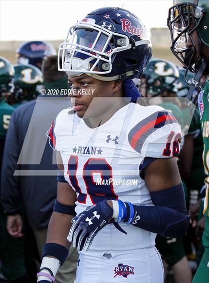 Thumbnail 1 in Ryan vs. Longview (UIL 5A Division 1 Regional Semifinal) photogallery.