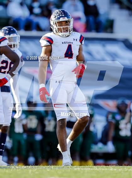 Thumbnail 2 in Ryan vs. Longview (UIL 5A Division 1 Regional Semifinal) photogallery.