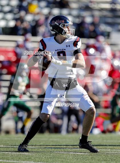Thumbnail 1 in Ryan vs. Longview (UIL 5A Division 1 Regional Semifinal) photogallery.