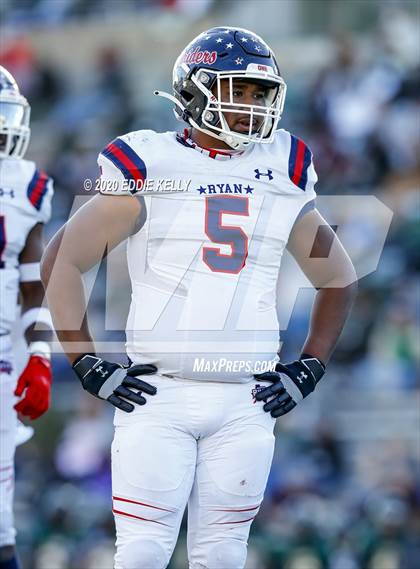 Thumbnail 3 in Ryan vs. Longview (UIL 5A Division 1 Regional Semifinal) photogallery.