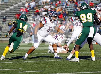 Thumbnail 3 in Ryan vs. Longview (UIL 5A Division 1 Regional Semifinal) photogallery.