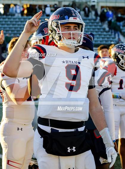 Thumbnail 1 in Ryan vs. Longview (UIL 5A Division 1 Regional Semifinal) photogallery.