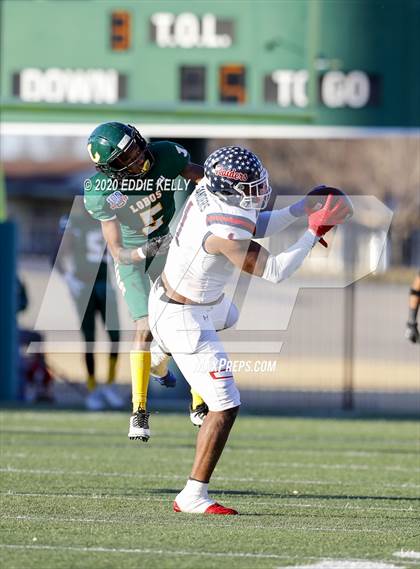 Thumbnail 3 in Ryan vs. Longview (UIL 5A Division 1 Regional Semifinal) photogallery.