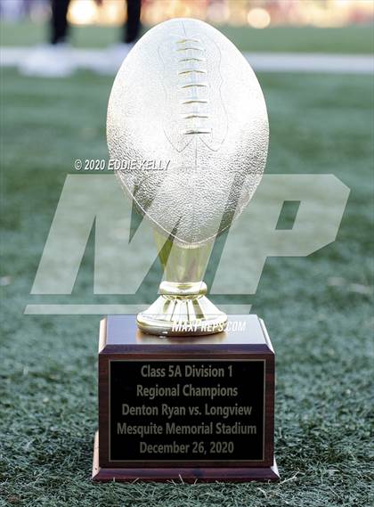 Thumbnail 3 in Ryan vs. Longview (UIL 5A Division 1 Regional Semifinal) photogallery.