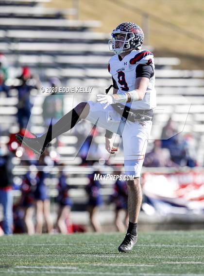 Thumbnail 2 in Ryan vs. Longview (UIL 5A Division 1 Regional Semifinal) photogallery.