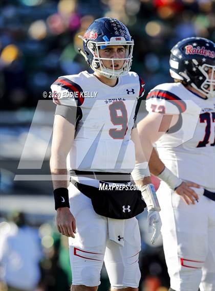 Thumbnail 3 in Ryan vs. Longview (UIL 5A Division 1 Regional Semifinal) photogallery.