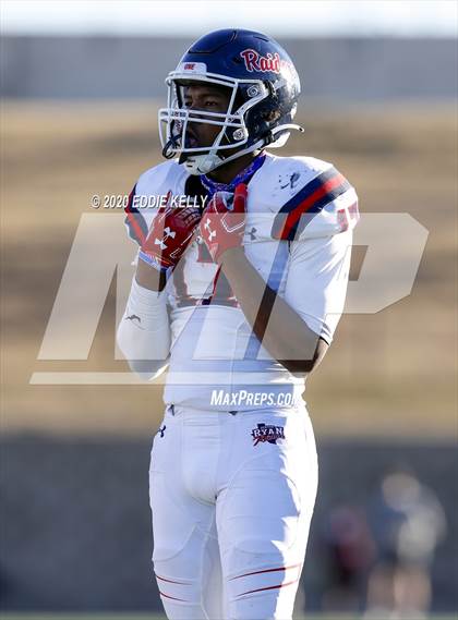 Thumbnail 2 in Ryan vs. Longview (UIL 5A Division 1 Regional Semifinal) photogallery.