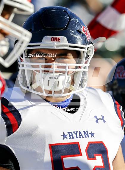 Thumbnail 1 in Ryan vs. Longview (UIL 5A Division 1 Regional Semifinal) photogallery.
