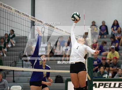 Thumbnail 1 in Hahnville @ Archbishop Chapelle (LHSAA Division I 2nd Round) photogallery.