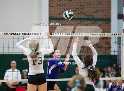 Thumbnail 1 in Hahnville @ Archbishop Chapelle (LHSAA Division I 2nd Round) photogallery.
