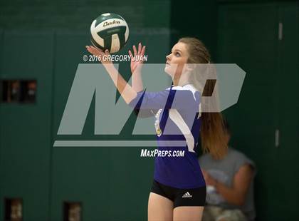 Thumbnail 1 in Hahnville @ Archbishop Chapelle (LHSAA Division I 2nd Round) photogallery.