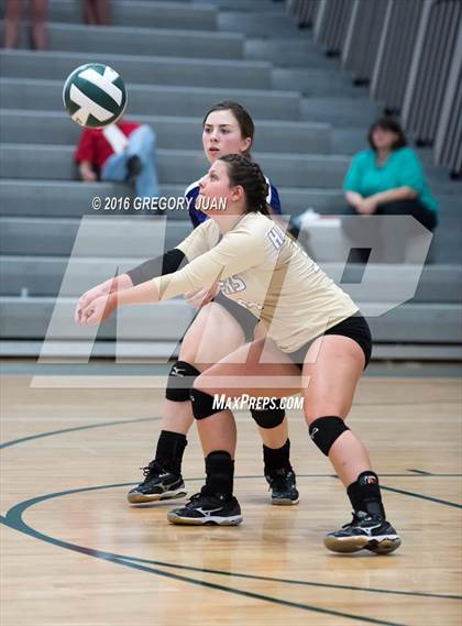 Thumbnail 2 in Hahnville @ Archbishop Chapelle (LHSAA Division I 2nd Round) photogallery.