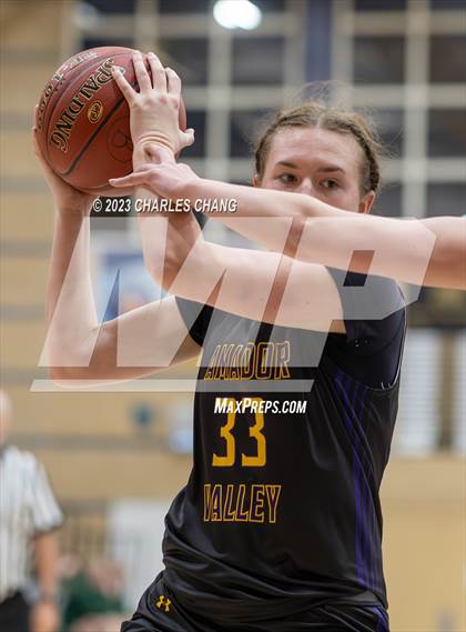 Thumbnail 2 in Amador Valley vs Branson (Windsor Holiday Classic) photogallery.