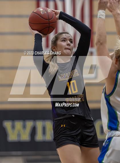 Thumbnail 3 in Amador Valley vs Branson (Windsor Holiday Classic) photogallery.