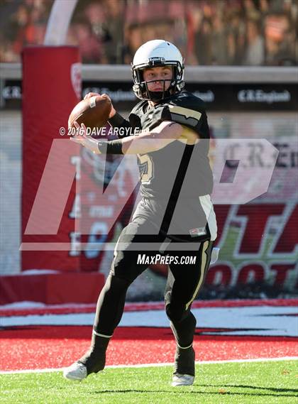 Thumbnail 2 in Desert Hills vs. Pine View (UHSAA 3AA Final) photogallery.