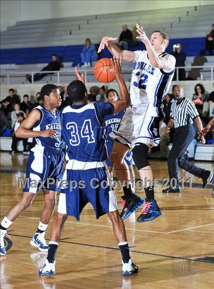 Thumbnail 3 in Farmington vs. Royal Oak photogallery.
