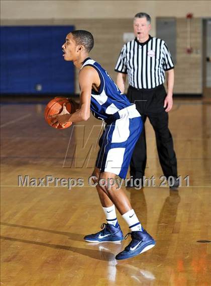 Thumbnail 2 in Farmington vs. Royal Oak photogallery.