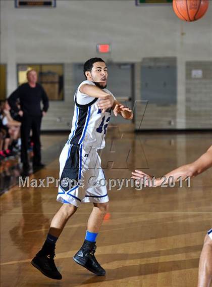 Thumbnail 2 in Farmington vs. Royal Oak photogallery.