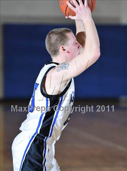Thumbnail 3 in Farmington vs. Royal Oak photogallery.