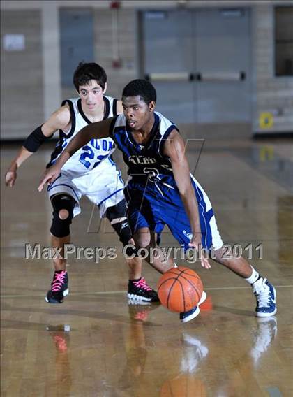 Thumbnail 2 in Farmington vs. Royal Oak photogallery.