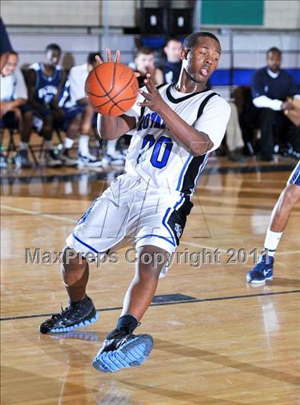 Thumbnail 1 in Farmington vs. Royal Oak photogallery.