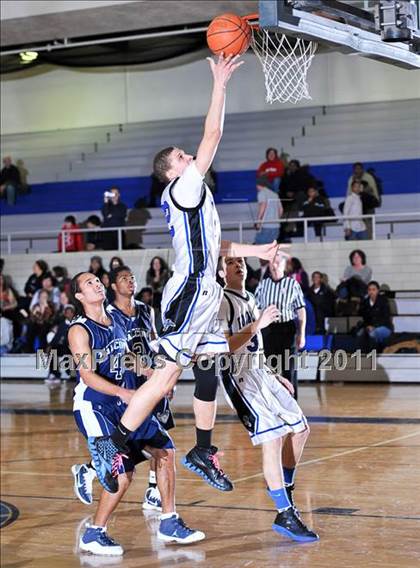 Thumbnail 3 in Farmington vs. Royal Oak photogallery.