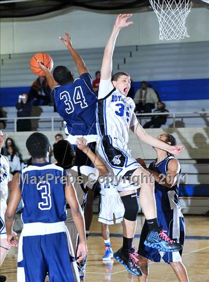 Thumbnail 3 in Farmington vs. Royal Oak photogallery.