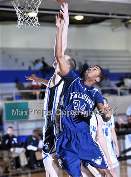 Thumbnail 2 in Farmington vs. Royal Oak photogallery.