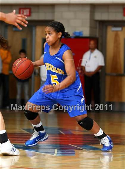 Thumbnail 3 in Santa Clara vs. St. Bernard (CIF SoCal D5 Regional Final) photogallery.