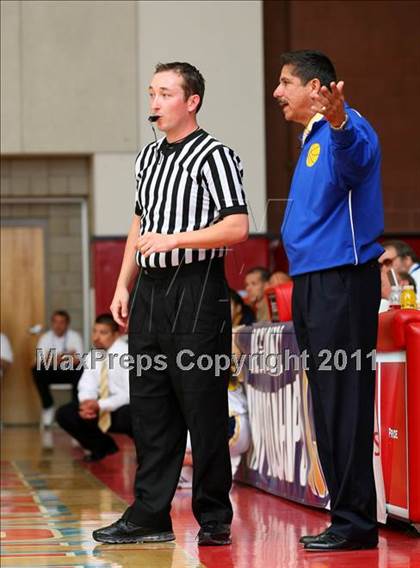 Thumbnail 3 in Santa Clara vs. St. Bernard (CIF SoCal D5 Regional Final) photogallery.