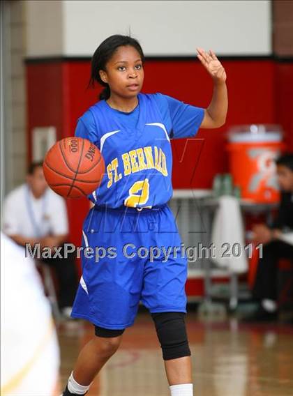 Thumbnail 3 in Santa Clara vs. St. Bernard (CIF SoCal D5 Regional Final) photogallery.