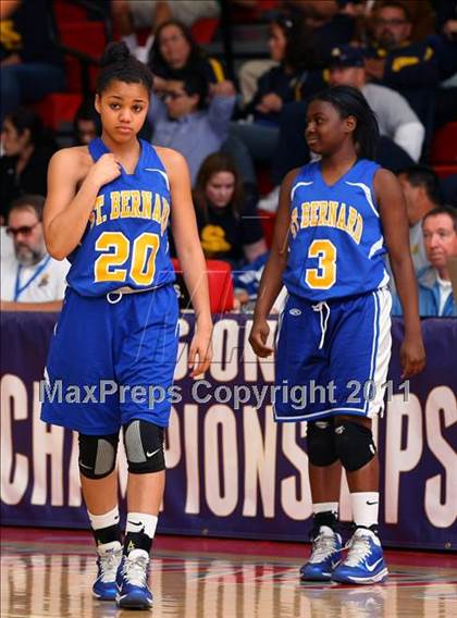 Thumbnail 3 in Santa Clara vs. St. Bernard (CIF SoCal D5 Regional Final) photogallery.