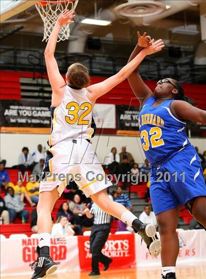 Thumbnail 2 in Santa Clara vs. St. Bernard (CIF SoCal D5 Regional Final) photogallery.